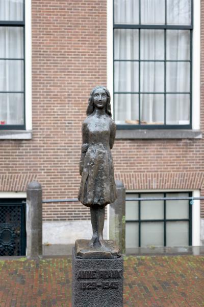 anne frank statue