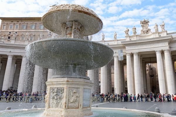 st peter's square fountain