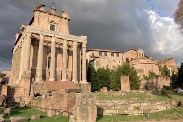 tempio di antonino e faustina (wide)