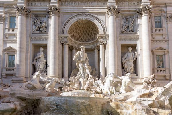 trevi fountain front